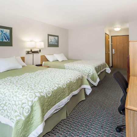 Days Inn By Wyndham Stoughton Wi. Exterior photo