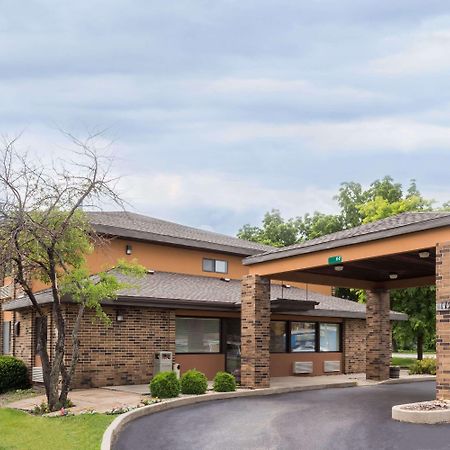 Days Inn By Wyndham Stoughton Wi. Exterior photo