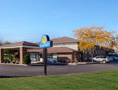 Days Inn By Wyndham Stoughton Wi. Exterior photo