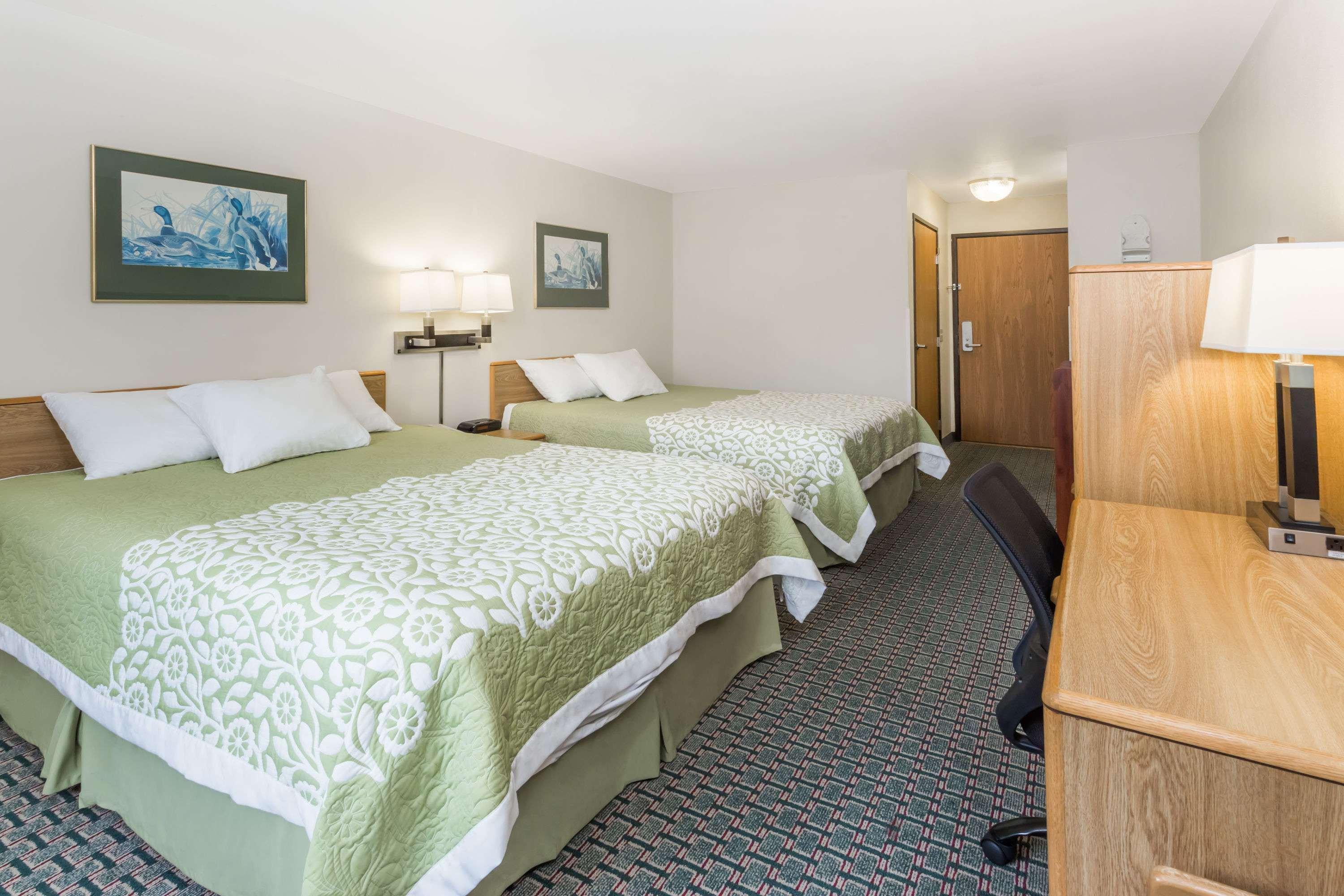 Days Inn By Wyndham Stoughton Wi. Exterior photo