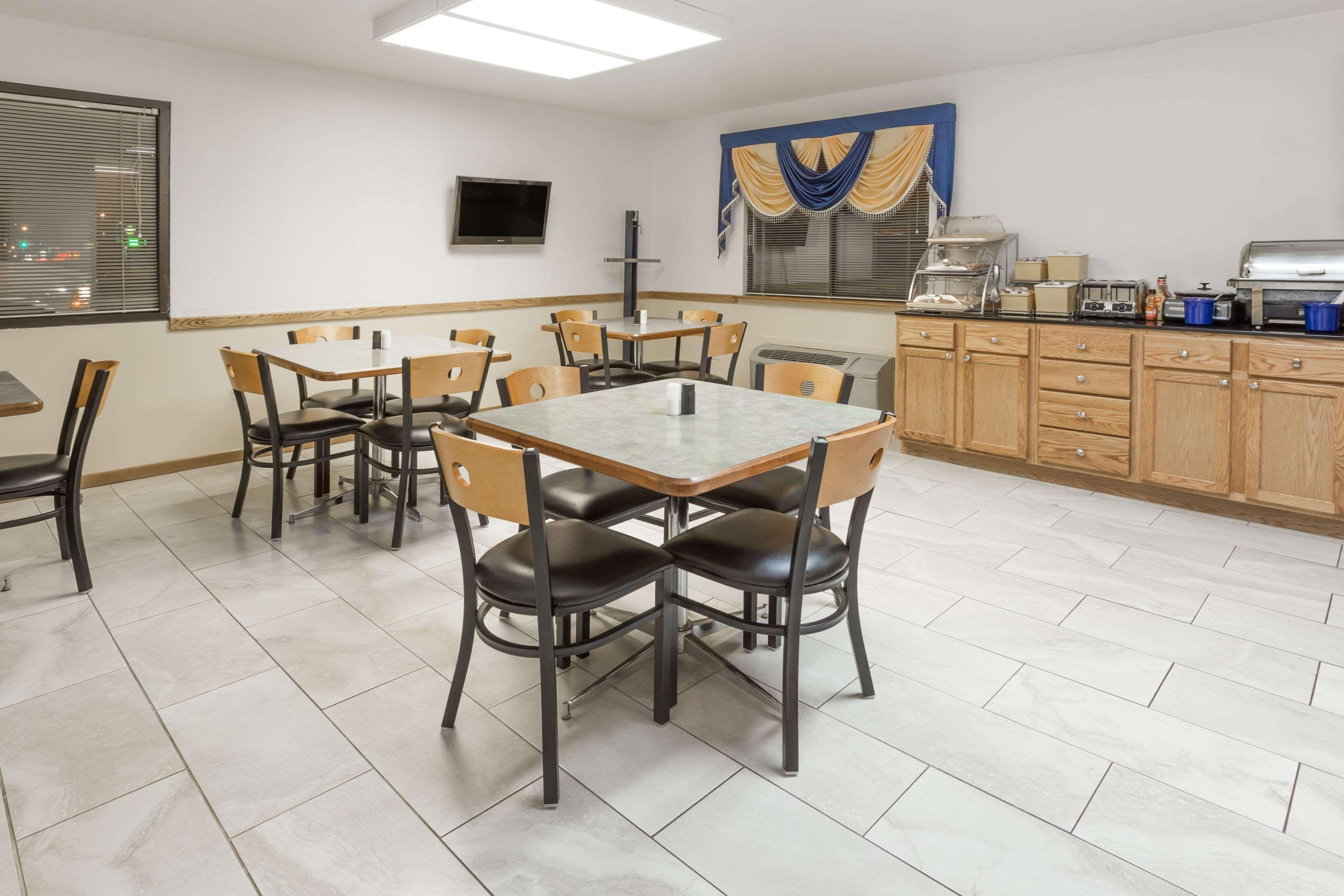 Days Inn By Wyndham Stoughton Wi. Exterior photo