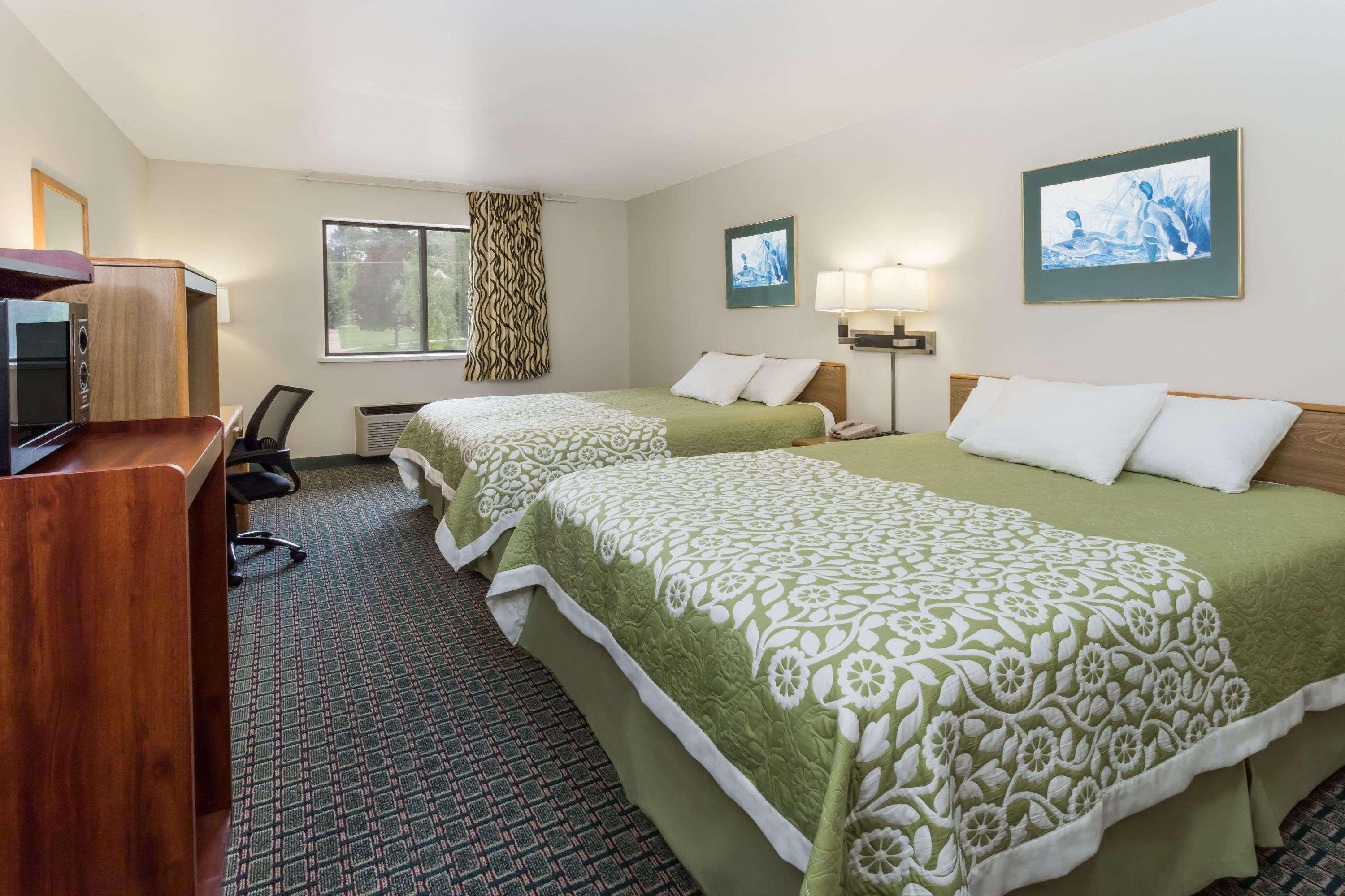 Days Inn By Wyndham Stoughton Wi. Exterior photo