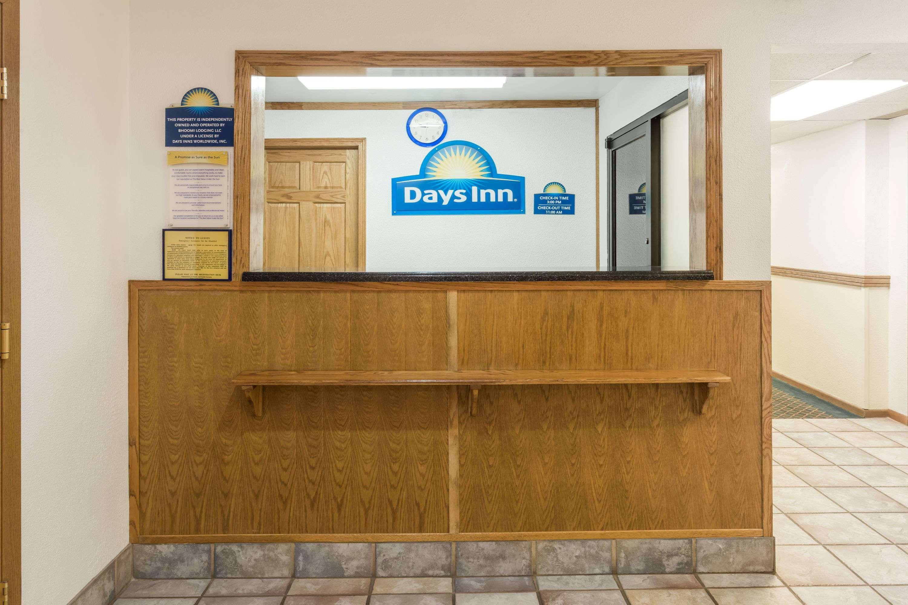 Days Inn By Wyndham Stoughton Wi. Exterior photo