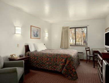 Days Inn By Wyndham Stoughton Wi. Exterior photo